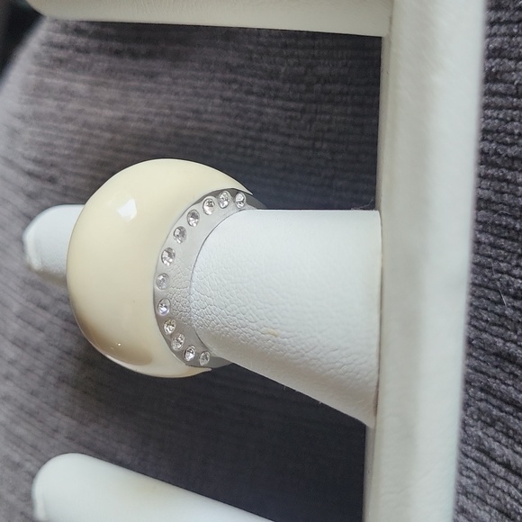 Lia Sophia white bubble enamel ring - Picture 3 of 4